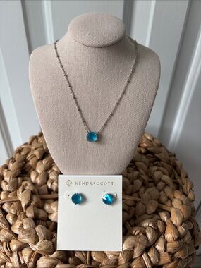 Kendra Scott necklace and earrings set
